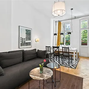 https://holiday-33-apartments-e-g-schonhauser-allee.find-berlin-hotels.com