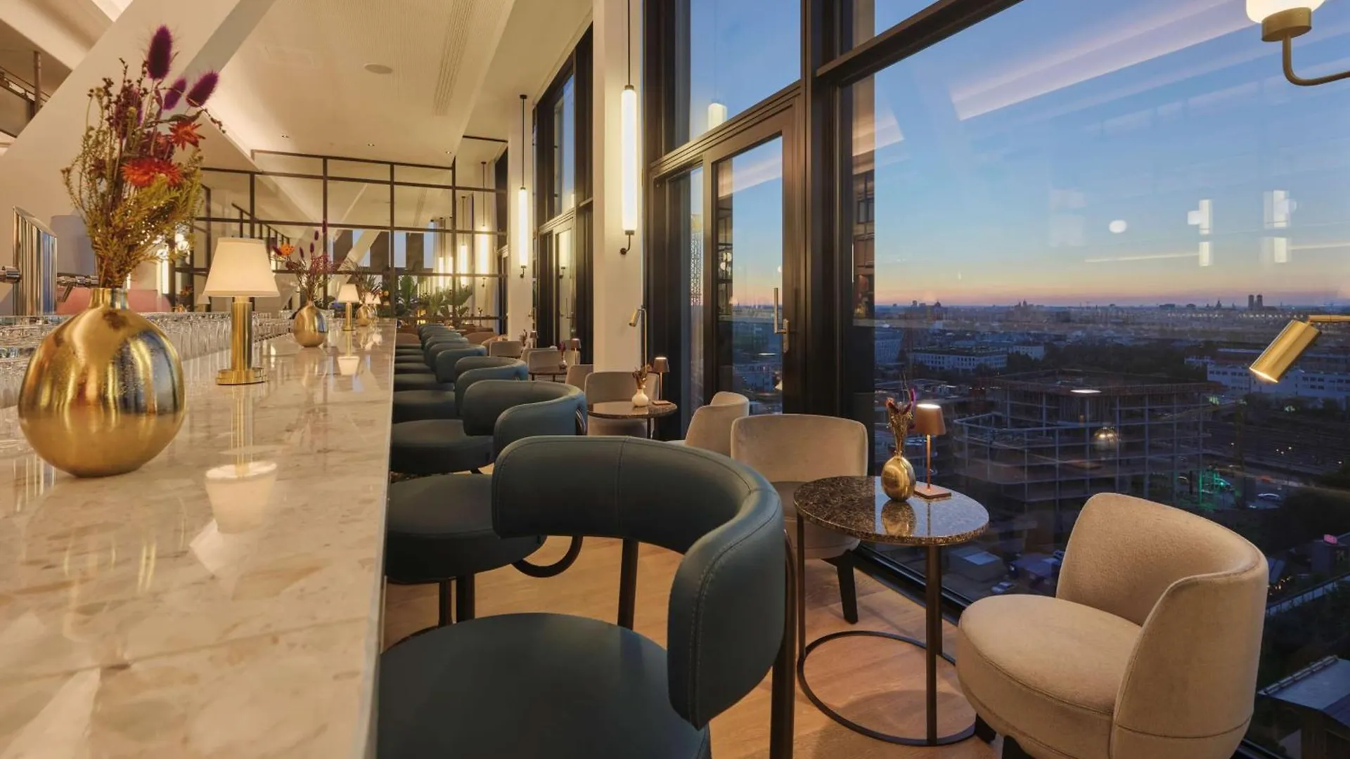 Adina Apartment Hotel Munich 4*,